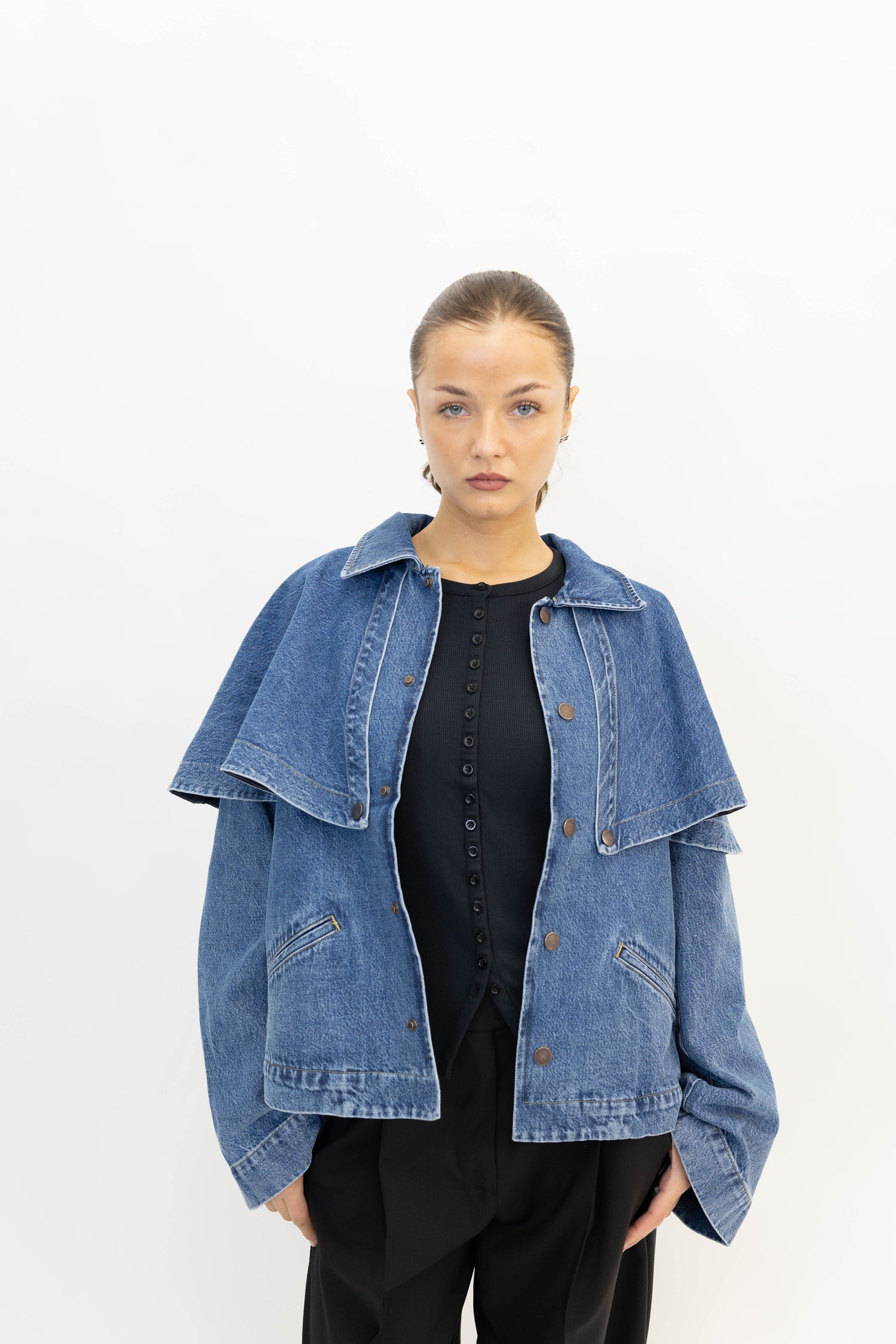 THE CAPE JACKET IN FIGR JACKET FRAME 