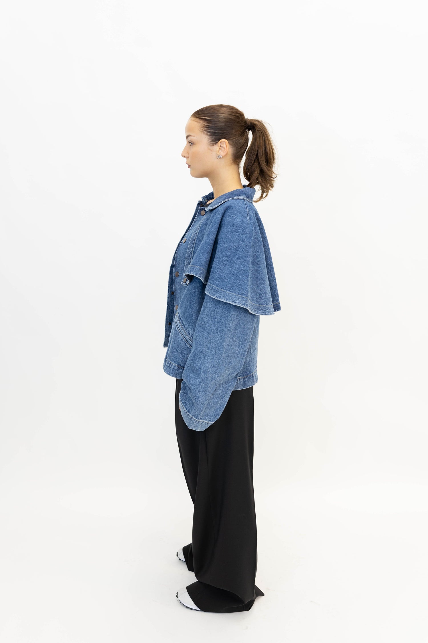 THE CAPE JACKET IN FIGR JACKET FRAME 