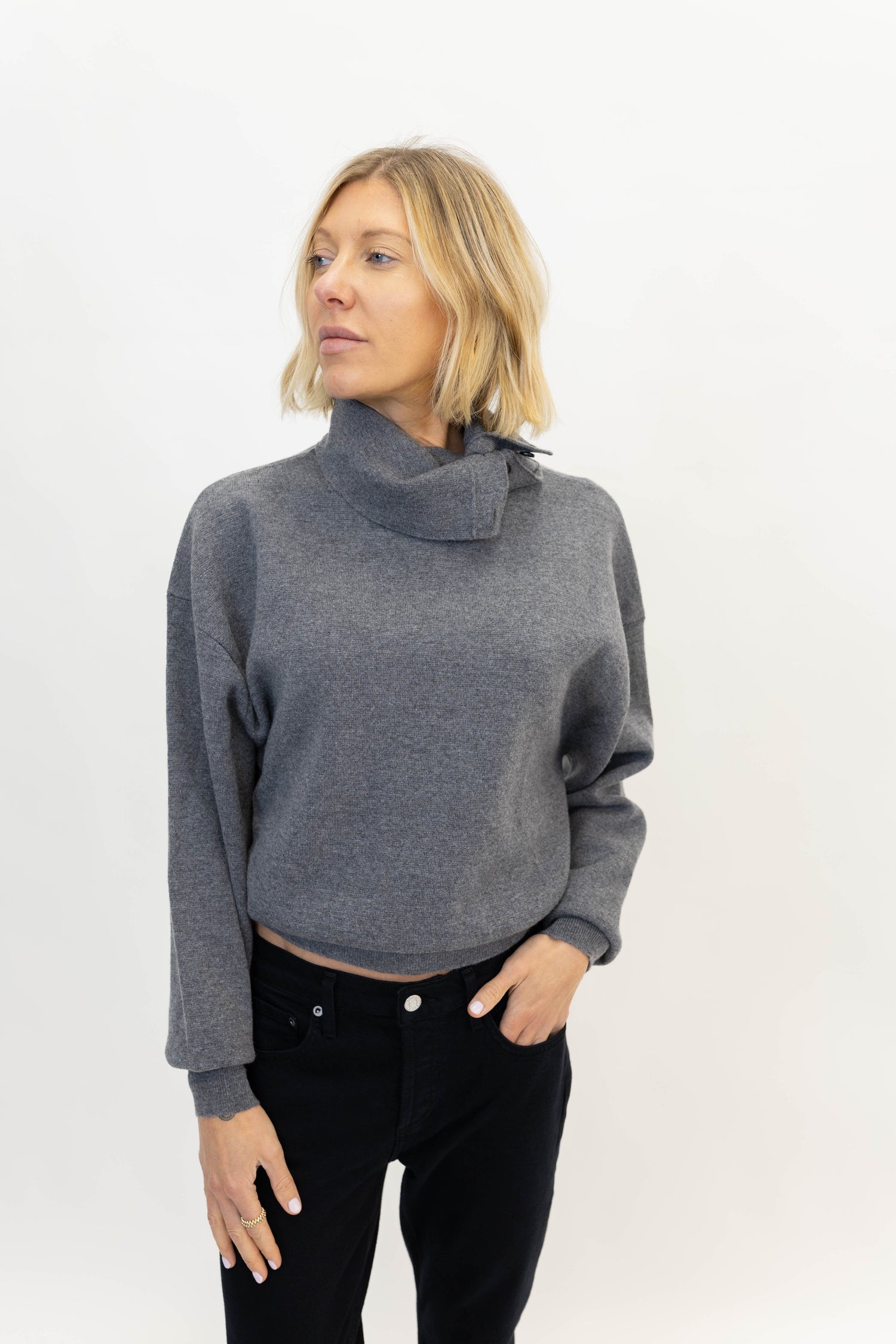 COZY SWEATER IN GREY SWEATER HAIKURE 