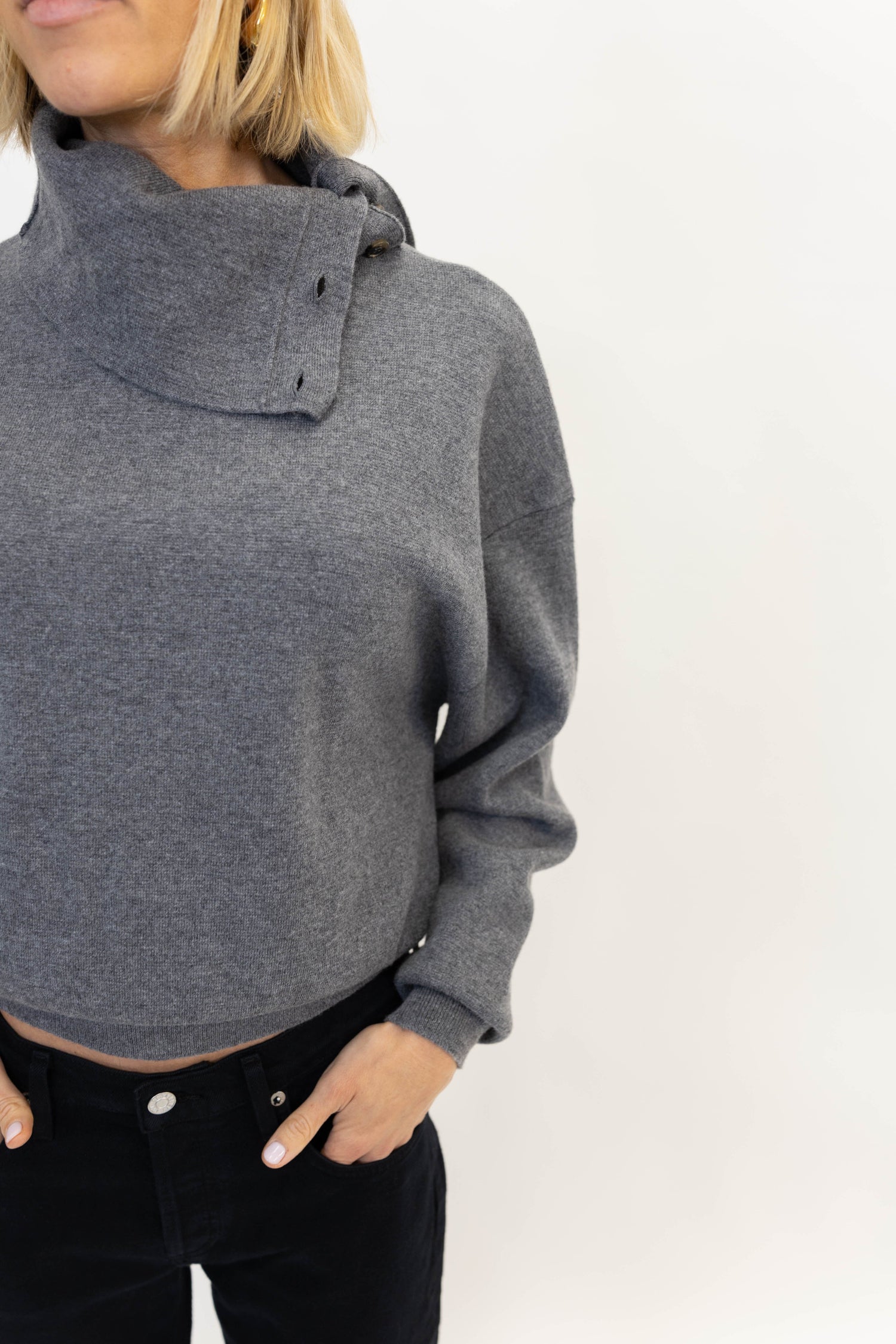 COZY SWEATER IN GREY SWEATER HAIKURE 