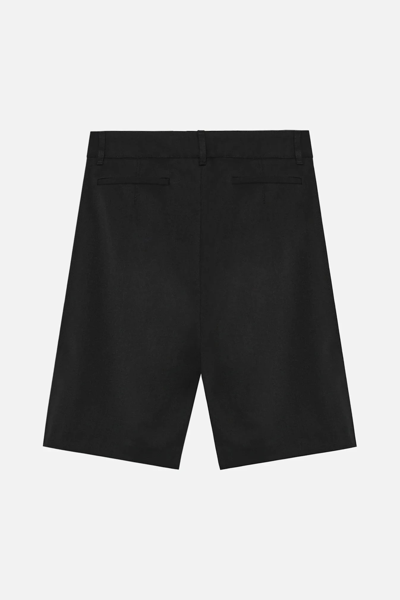 HANNA SHORT IN BLACK SHORT WON HUNDRED 