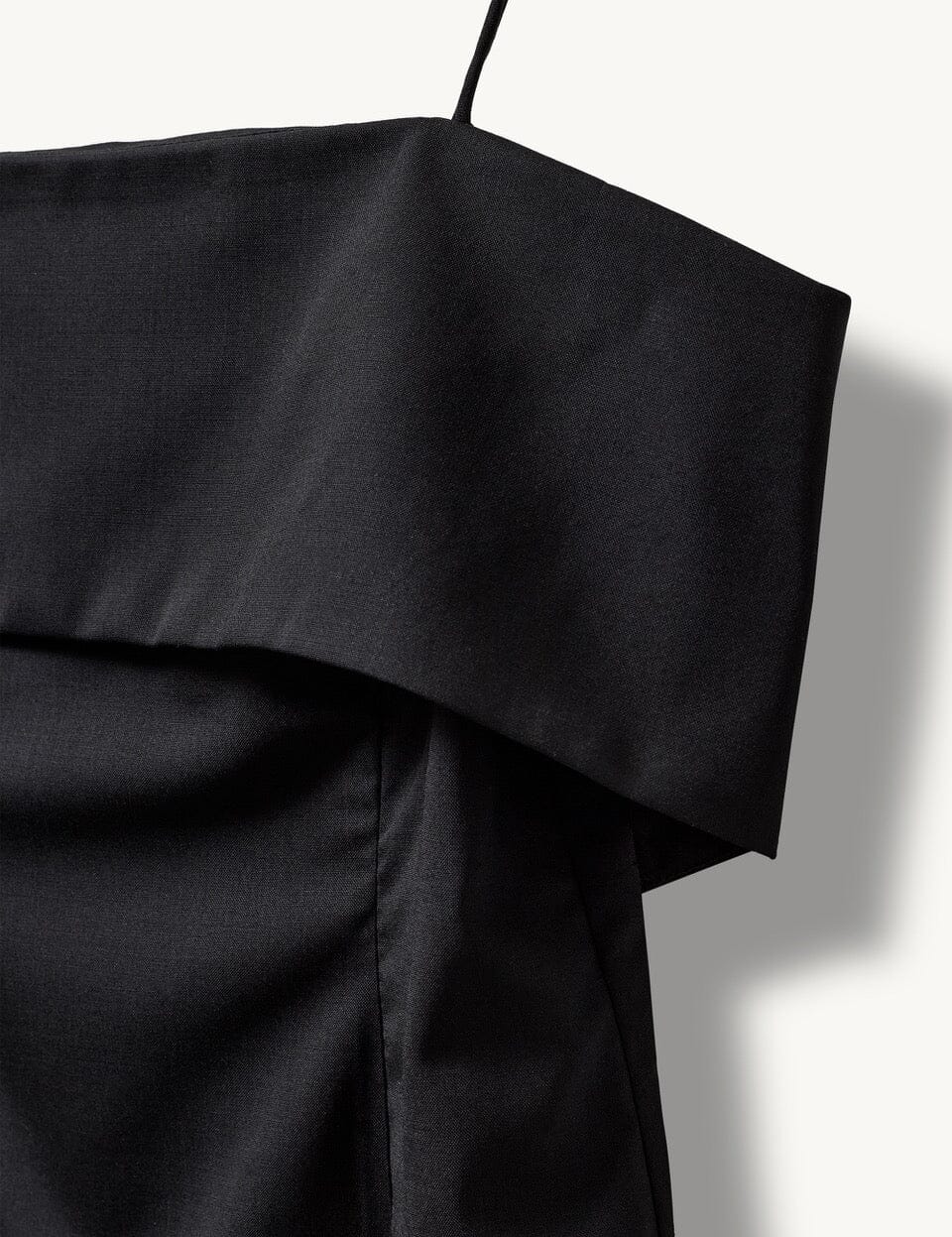 GRAND TOP IN BLACK TOP THE GARMENT 