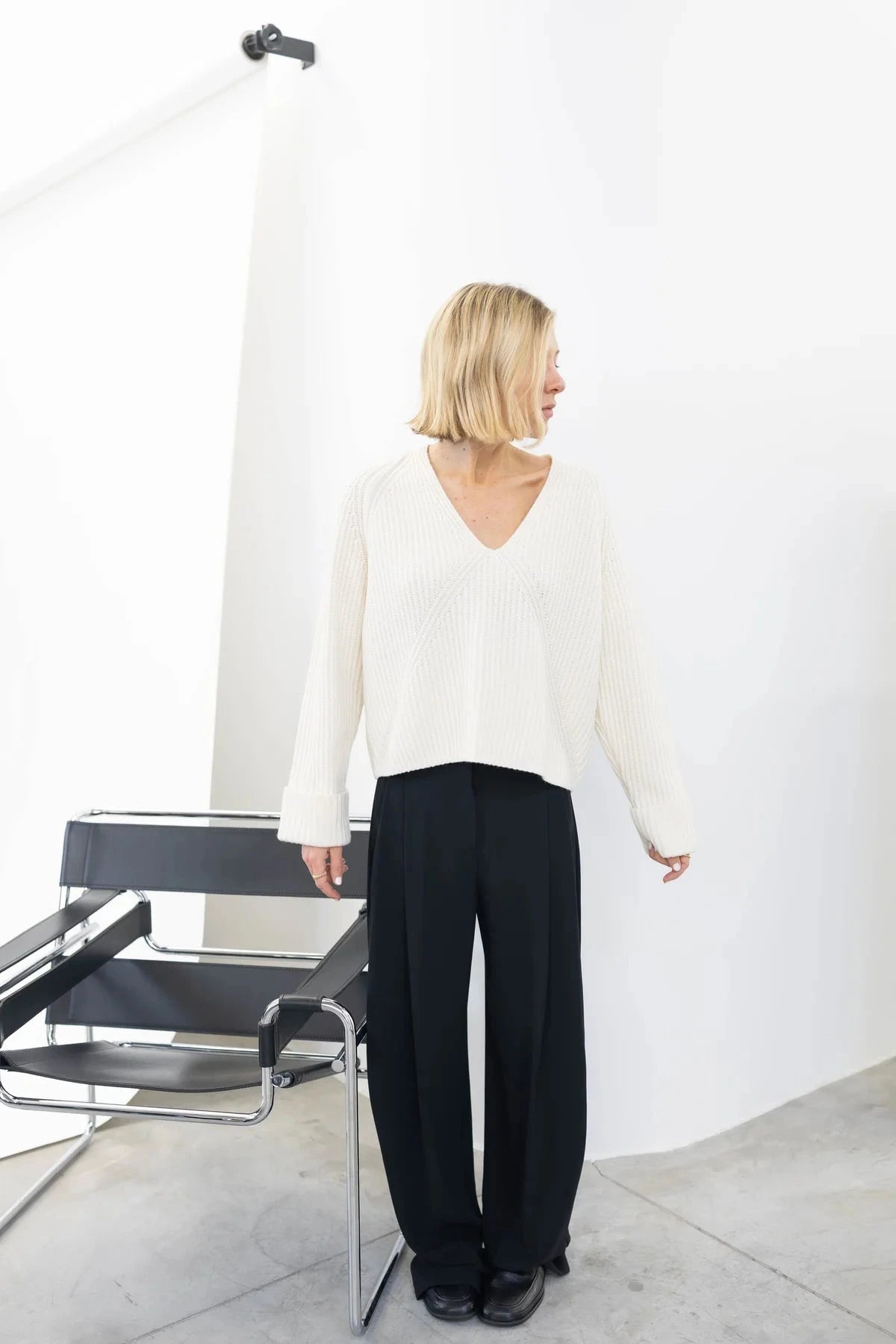KEOLANA V-NECK SWEATER IN CREAM SWEATER CHRISTIAN WIJNANTS 
