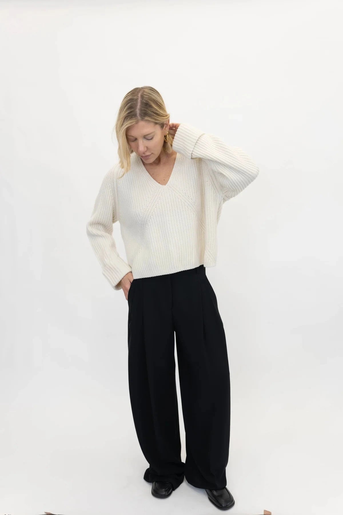 KEOLANA V-NECK SWEATER IN CREAM SWEATER CHRISTIAN WIJNANTS 
