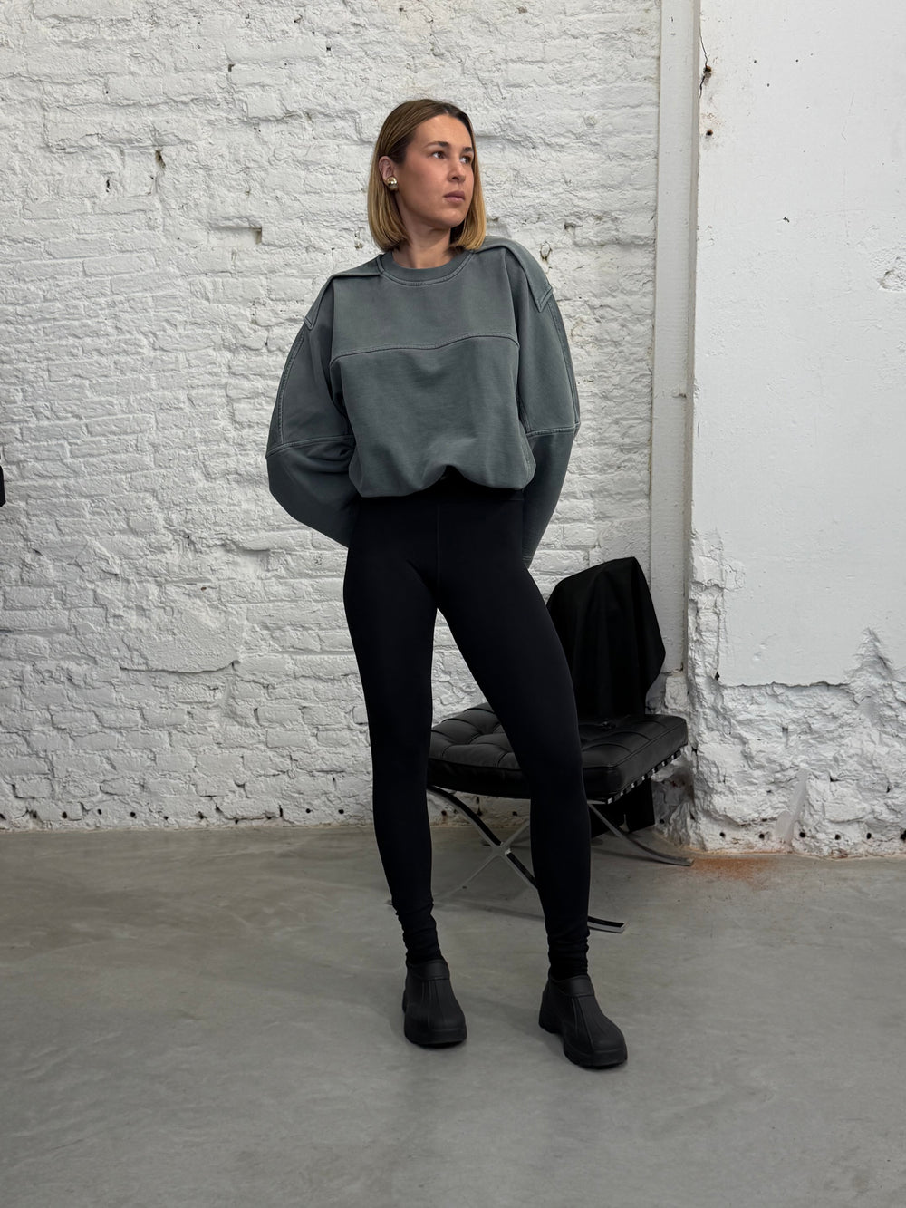 TAHORA GARMENT DYED SWEATSHIRT IN DARK PETROL SWEATSHIRT CHRISTIAN WIJNANTS 