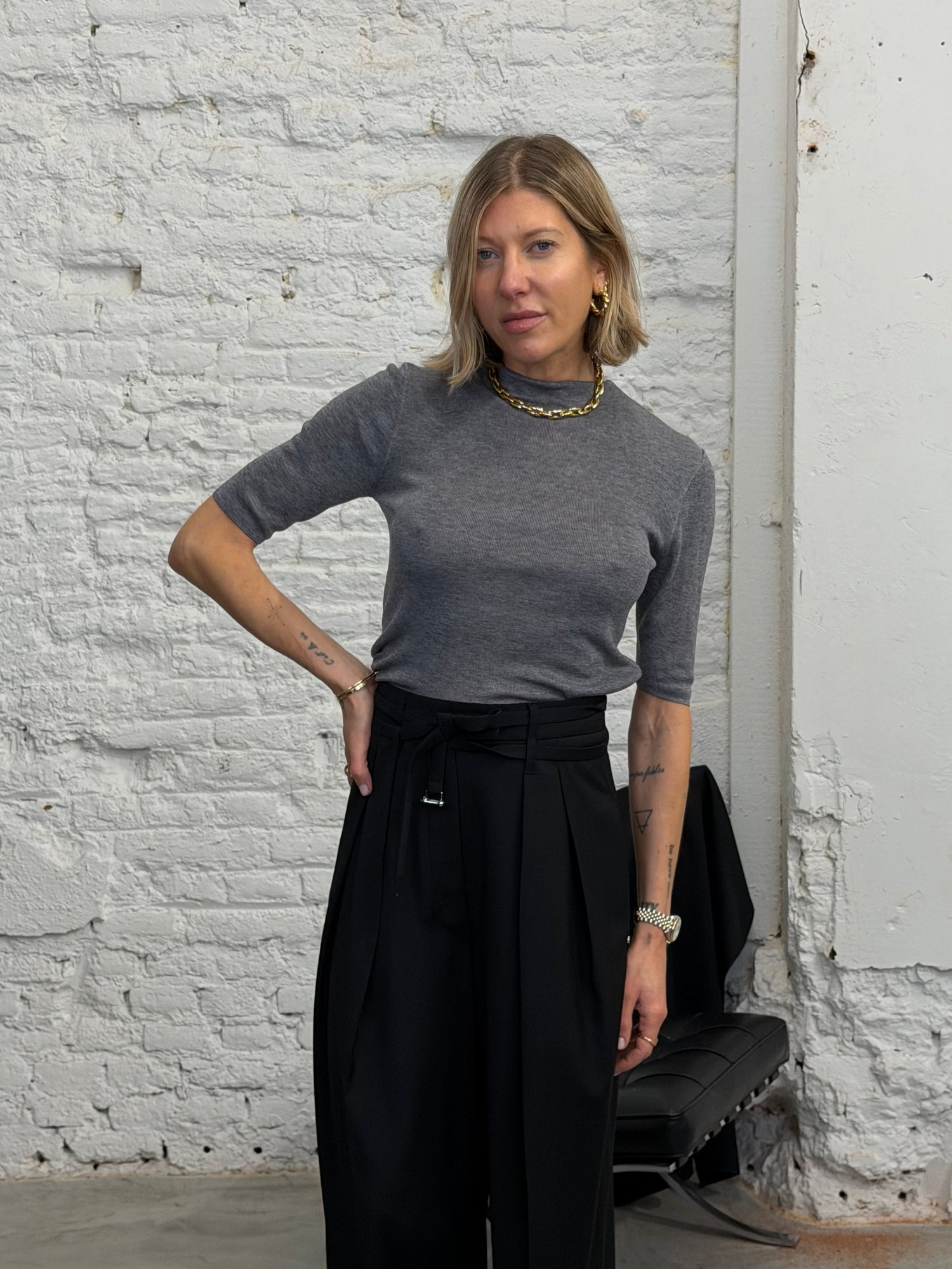 ASIA SS HIGH NECK IN MEDIUM GREY TOP GESTUZ 