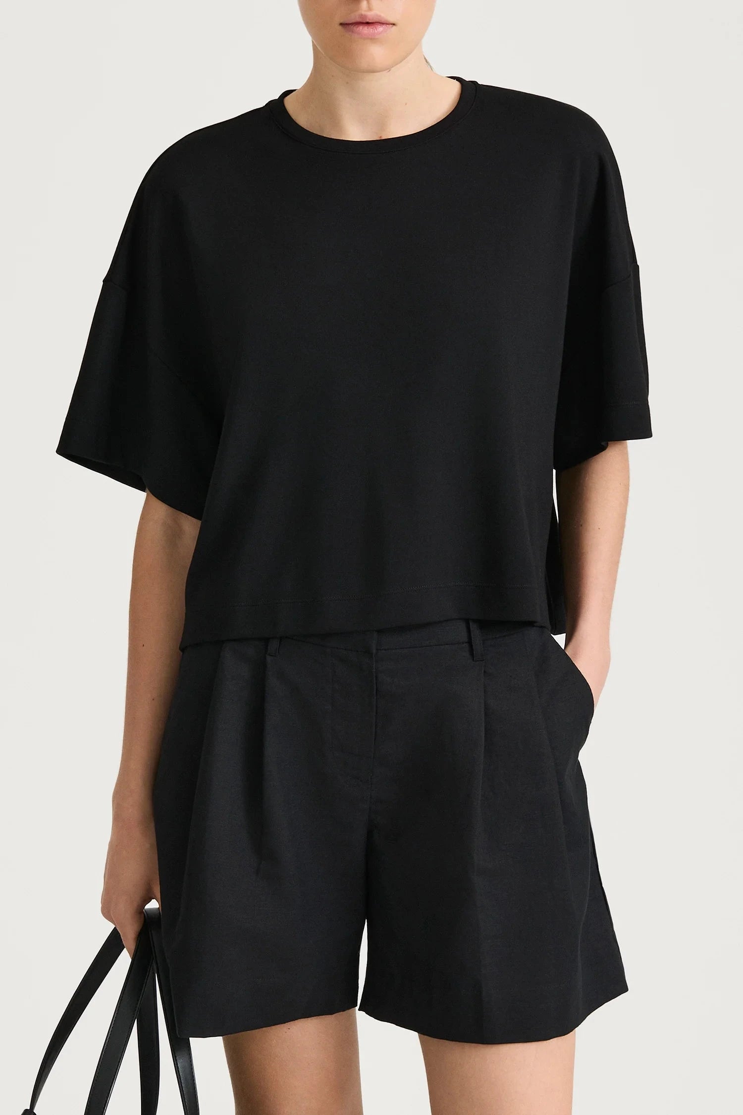 JUNIPER TOP IN BLACK T-SHIRT STYLEIN 