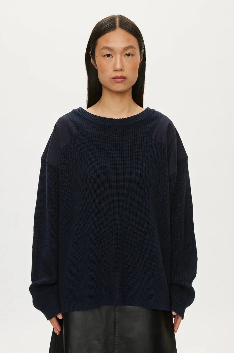 PATCH KNIT IN NAVY KNIT OVAL SQUARE 