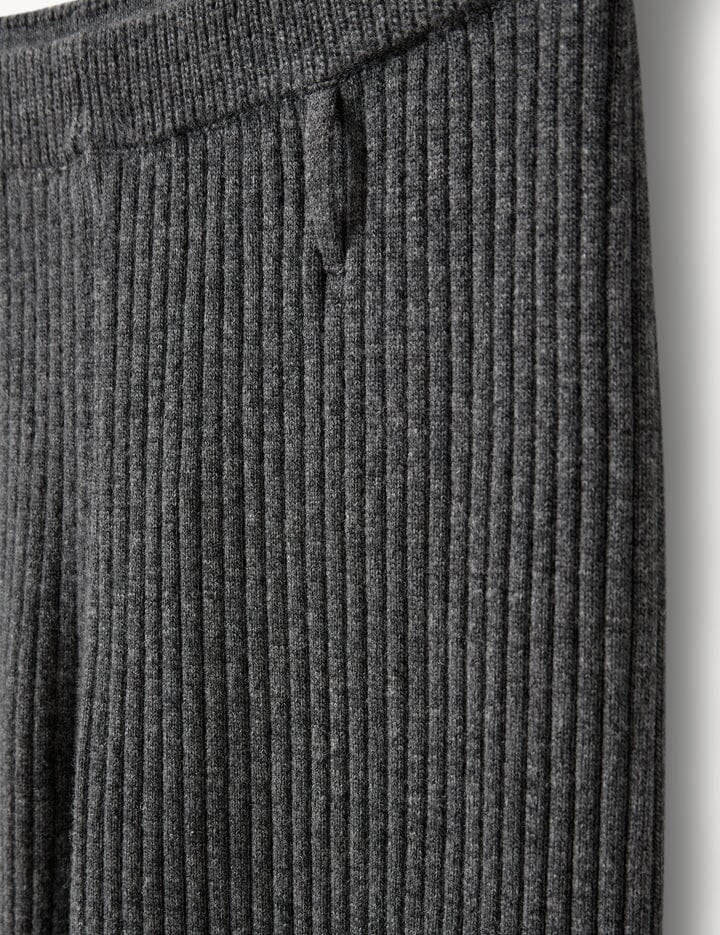 COMO KNITTED LEGGING IN GREY LEGGING THE GARMENT 