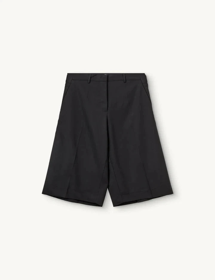 GRAND SHORTS IN BLACK SHORT THE GARMENT 
