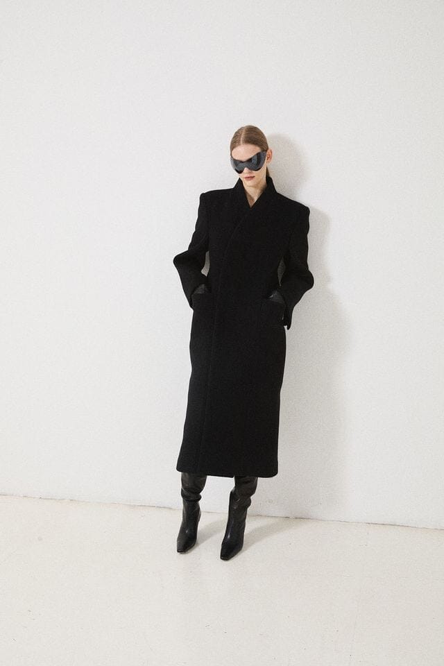 SCULPTED COAT IN BLACK COAT LA PISCINE 