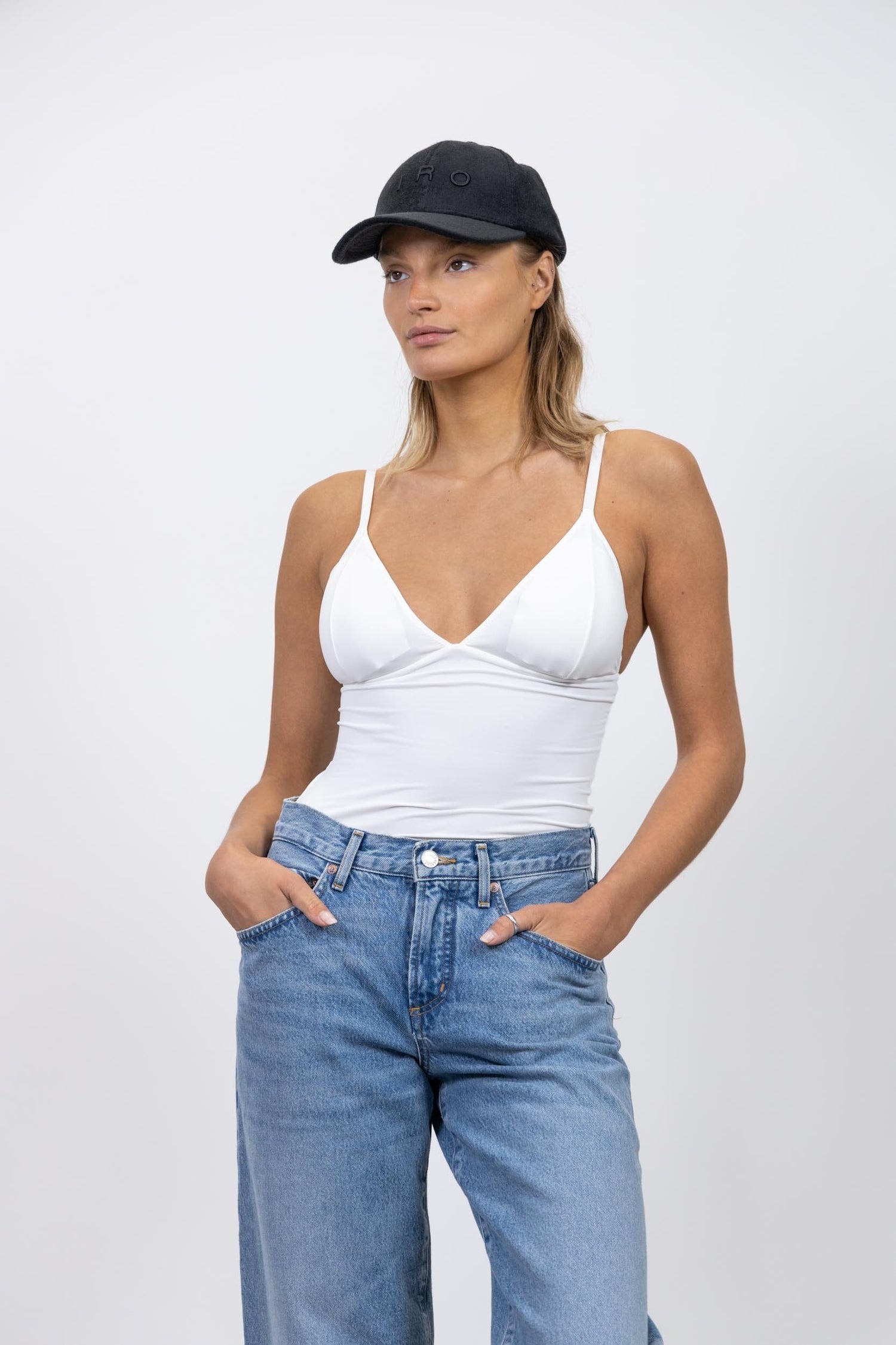 CAMI STRAPLESS TOP IN WHITE TOP GESTUZ 