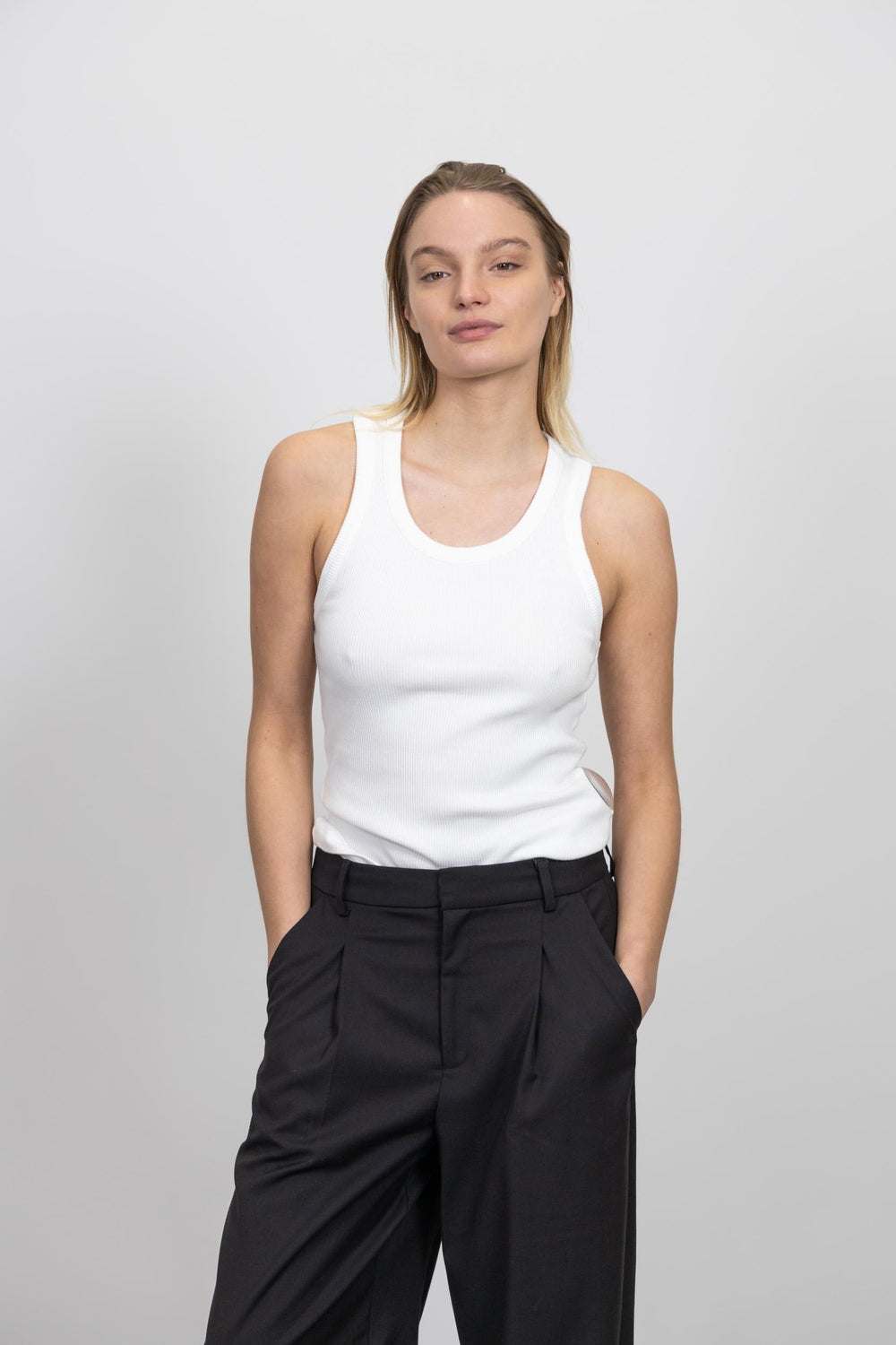 POPPY WHITE TANK TOP TOP AGOLDE 