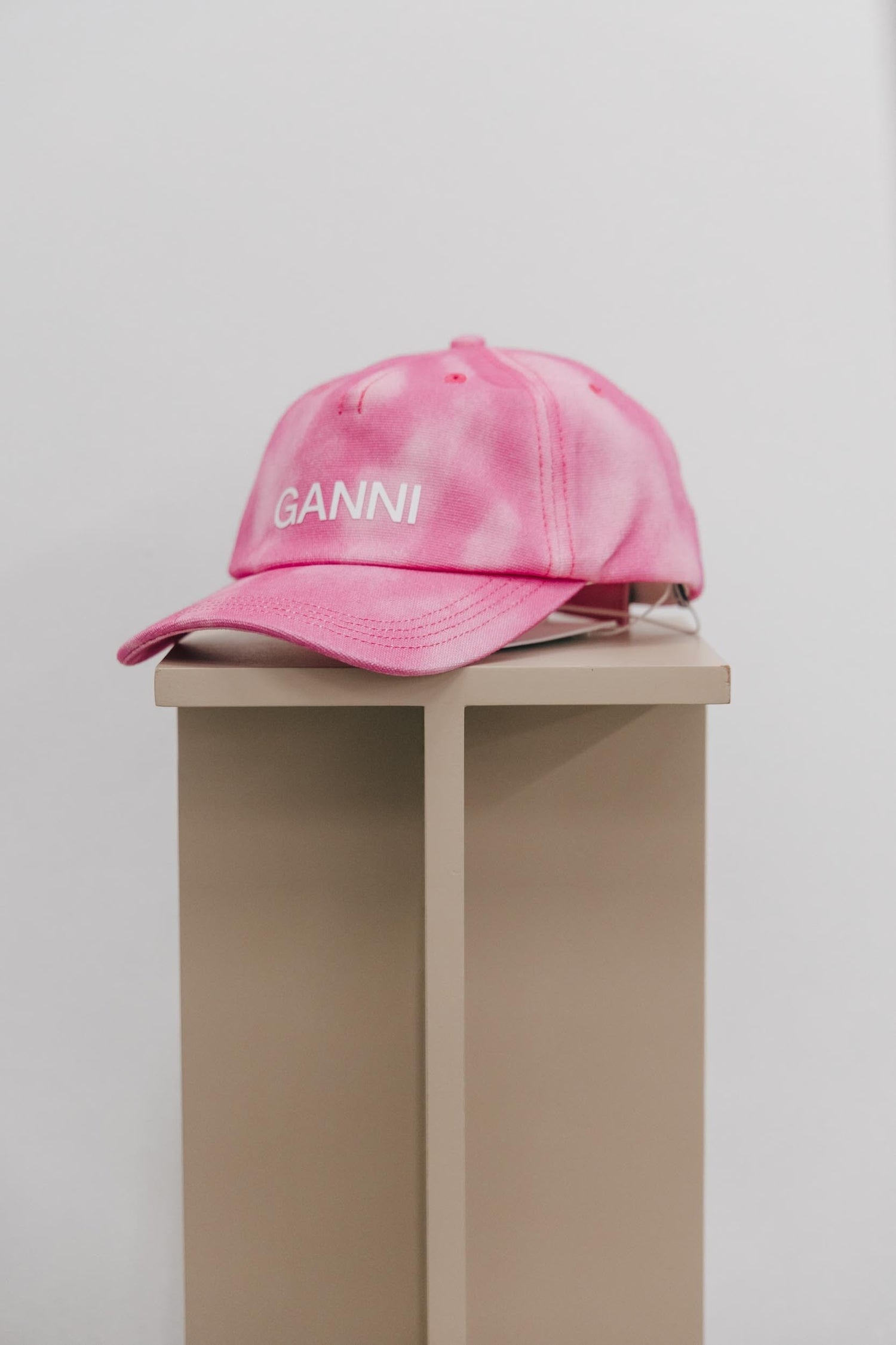 GANNI SIGNATURE PINK TIE AND DYE CAP CAP GANNI 